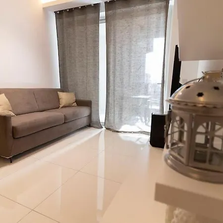 Lovely Modern 1 Bedroom In Apartment