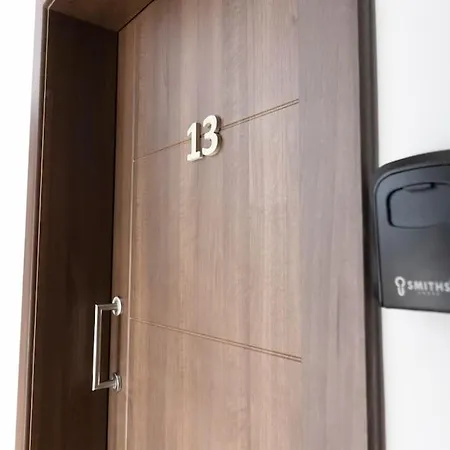 Lovely Modern 1 Bedroom In *