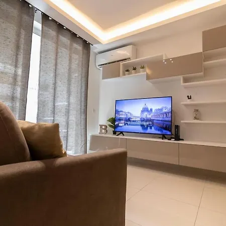 Lovely Modern 1 Bedroom In Apartment *