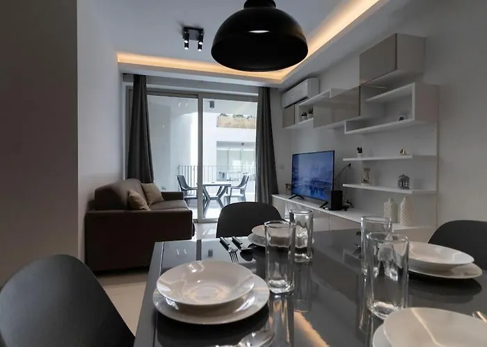 Lovely Modern 1 Bedroom In *